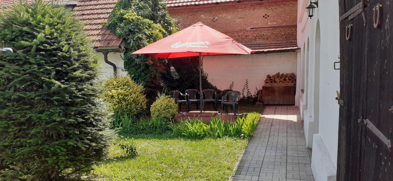 Farma Macas Villa Lázně Bohdaneč Eksteriør bilde